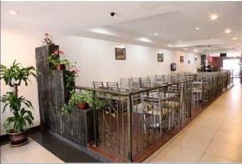 Oyo 103 V'La Garden Hotel กัวลาลัมเปอร์ ภายนอก รูปภาพ