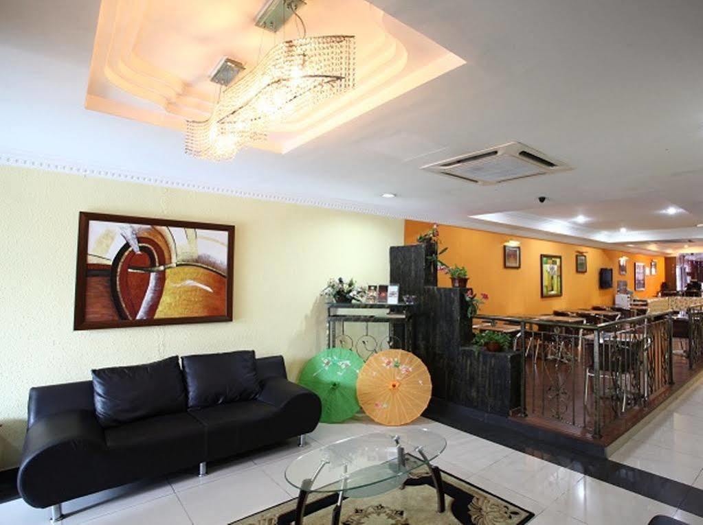 Oyo 103 V'La Garden Hotel กัวลาลัมเปอร์ ภายนอก รูปภาพ